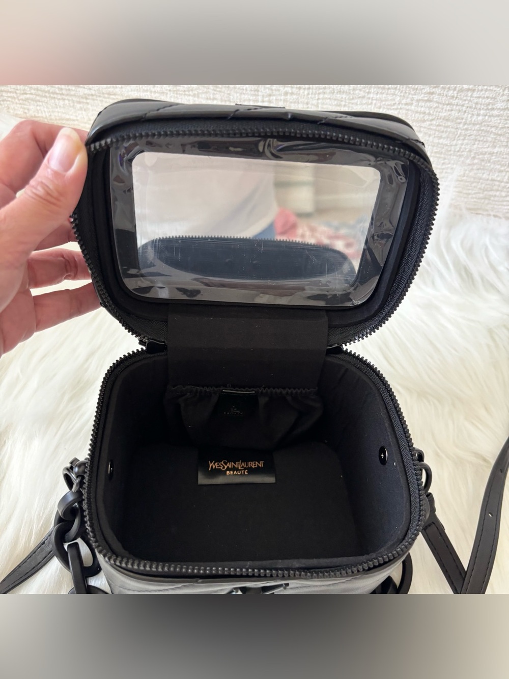 YSL Beaute VIP Novelty Black & Black quilted vanity crossbody bag NEW - Picture 6 of 11